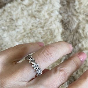 Pandora Dazzling Daisy ring